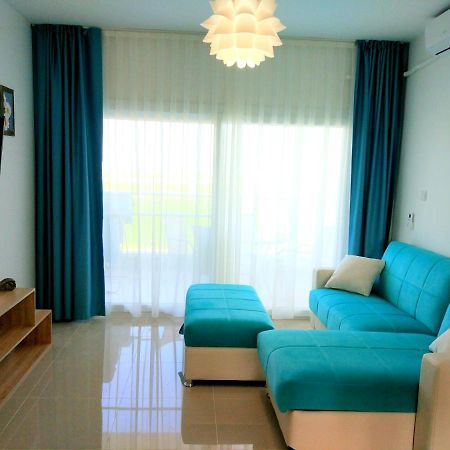 Blue Apartment In 5* Ceasar Resort Trikomo Esterno foto