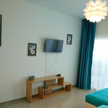 Blue Apartment In 5* Ceasar Resort Trikomo Esterno foto