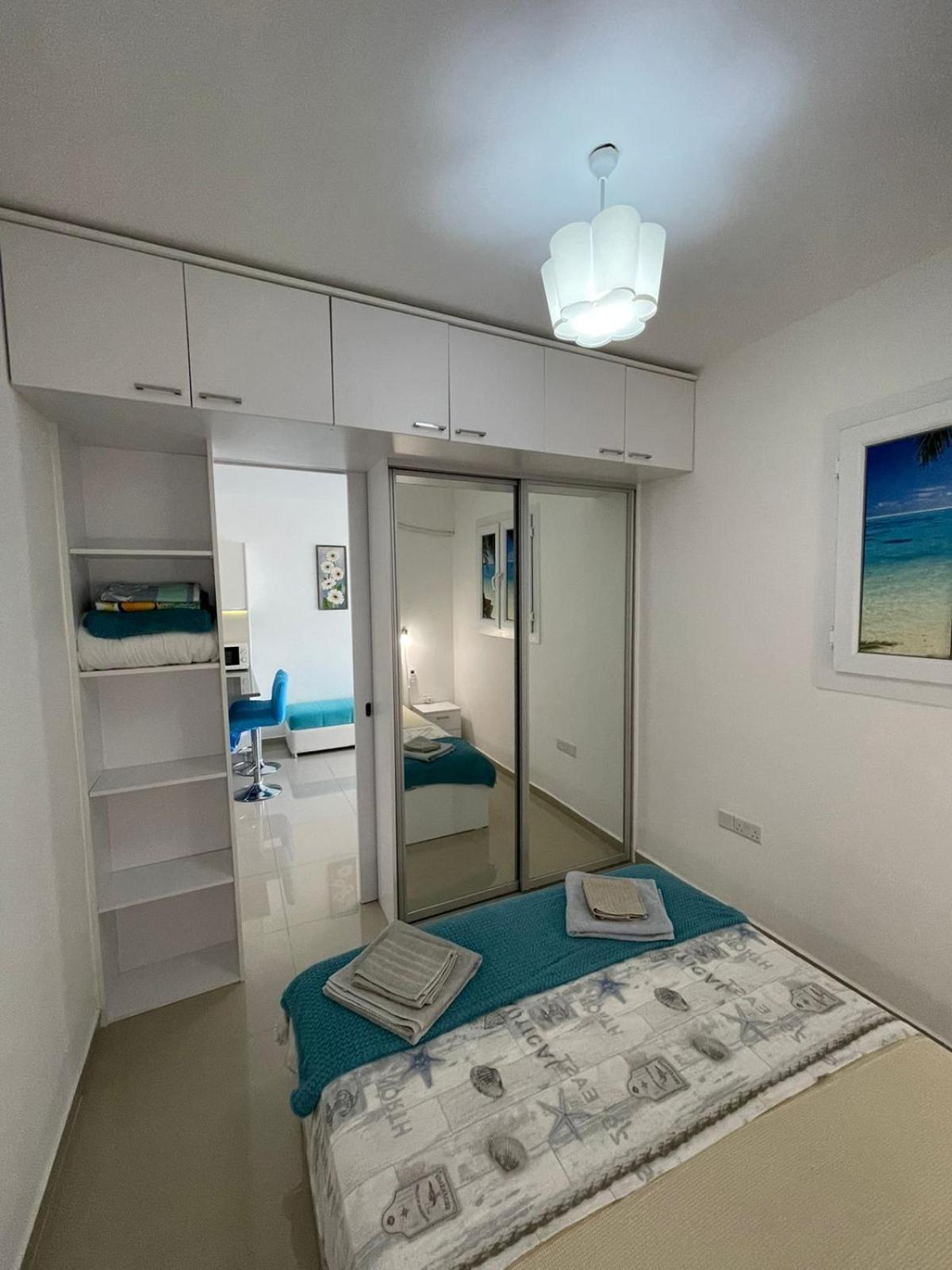 Blue Apartment In 5* Ceasar Resort Trikomo Esterno foto