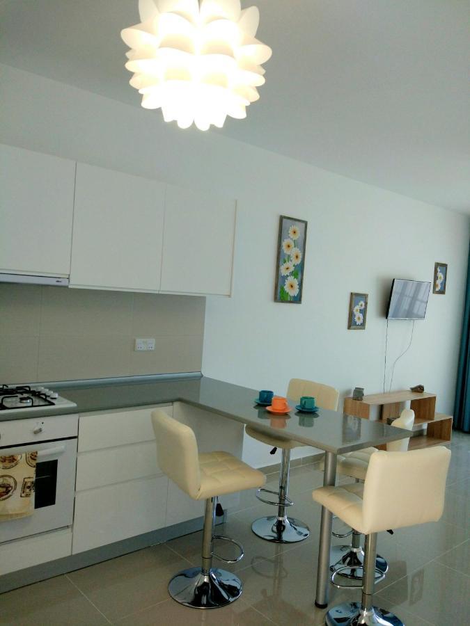 Blue Apartment In 5* Ceasar Resort Trikomo Esterno foto