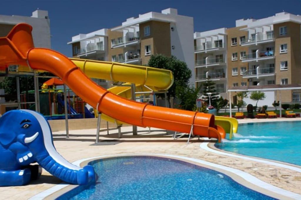 Blue Apartment In 5* Ceasar Resort Trikomo Esterno foto